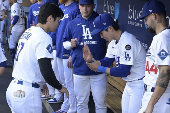 LA 다저스 유틸리티 플레이어 김혜성이 28일 캔자스시티 로열스 원정 경기에서 4경기 연속 벤치를 지킨다. 김혜성은 지난 23일 워싱턴 내셔널스전 선발 출전 이후 단 한 번도 타석을 소화하지 못했다. 26일 경기 후반 대수비 출전이 전부였다. 연합뉴스