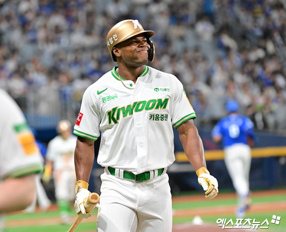 28일 오후 서울 구로구 고척스카이돔에서 열린 2025 신한 SOL Bank KBO리그 삼성 라이온즈와 키움 히어로즈의 경기, 키움 스톤 개릿이 5회말 자신의 KBO리그 데뷔 첫 홈런을 그랜드슬램으로 장식했다. 엑스포츠뉴스 DB