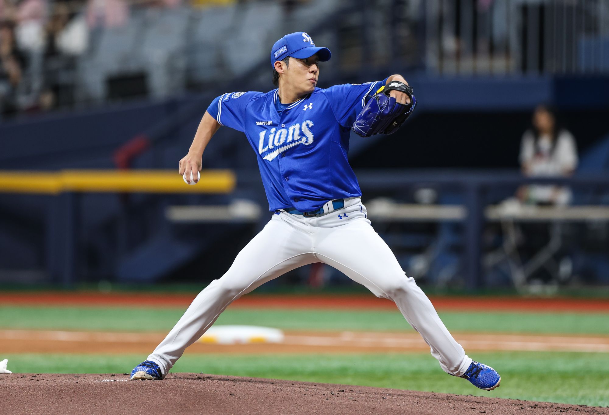 28일 오후 서울 구로구 고척스카이돔에서 열린 2025 신한 SOL Bank KBO리그 삼성 라이온즈와 키움 히어로즈의 경기, 삼성 선발투수 원태인이 5이닝 7피안타(4피홈런) 8실점(7자책점)을 기록하고 마운드를 내려갔다. 삼성 라이온즈