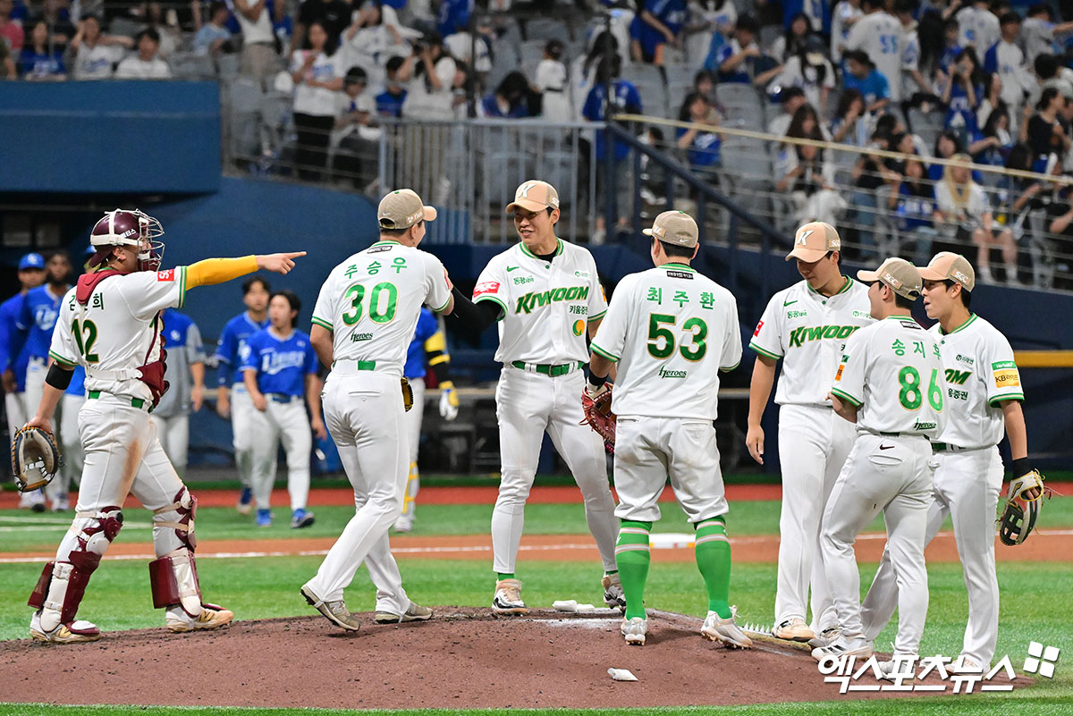 지난 27일 오후 서울 구로구 고척스카이돔에서 열린 '2025 신한 SOL Bank KBO리그' 삼성 라이온즈와 키움 히어로즈의 경기, 키움이 8회말 송성문의 역전 투런 홈런에 힘입어 삼성에 5:4 역전승을 거뒀다. 엑스포츠뉴스 DB