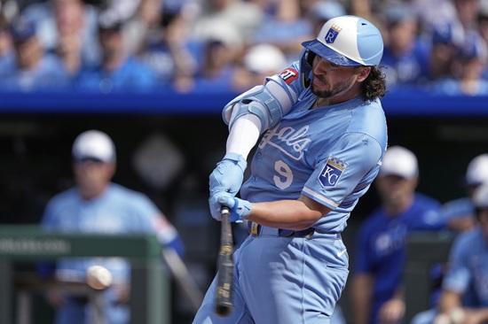 LA 다저스 쇼헤이 오타니가 29일 캔자스시티 로열스전에 선발 등판해 2이닝 무실점으로 호투했다. 오타니는 이날 등판에서 최고 구소 101.7마일을 찍어 메이저리그 데뷔 최고 구속을 경신하기도 했다. 2023 WBC 대회에서 만났던 이탈리아 대표팀 출신 비니 파스콴티노의 타석에서 최고 구속 기록이 나왔다. 연합뉴스