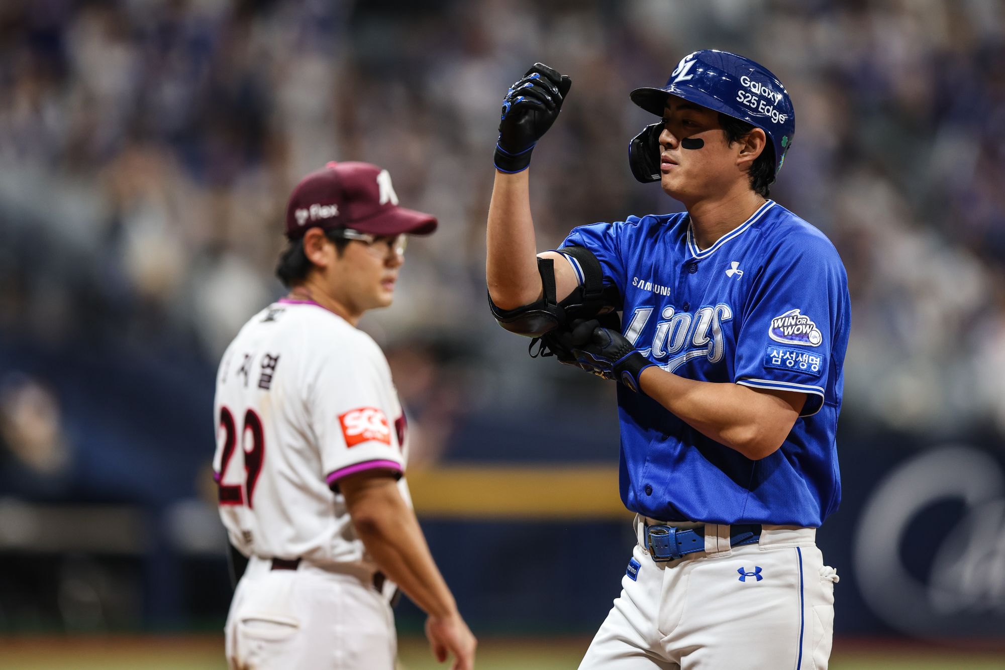 29일 오후 서울 구로구 고척스카이돔에서 열린 2025 신한 SOL Bank KBO리그 삼성 라이온즈와 키움 히어로즈의 경기, 삼성 구자욱이 7회초 안타를 치고 출루했다. 삼성 라이온즈