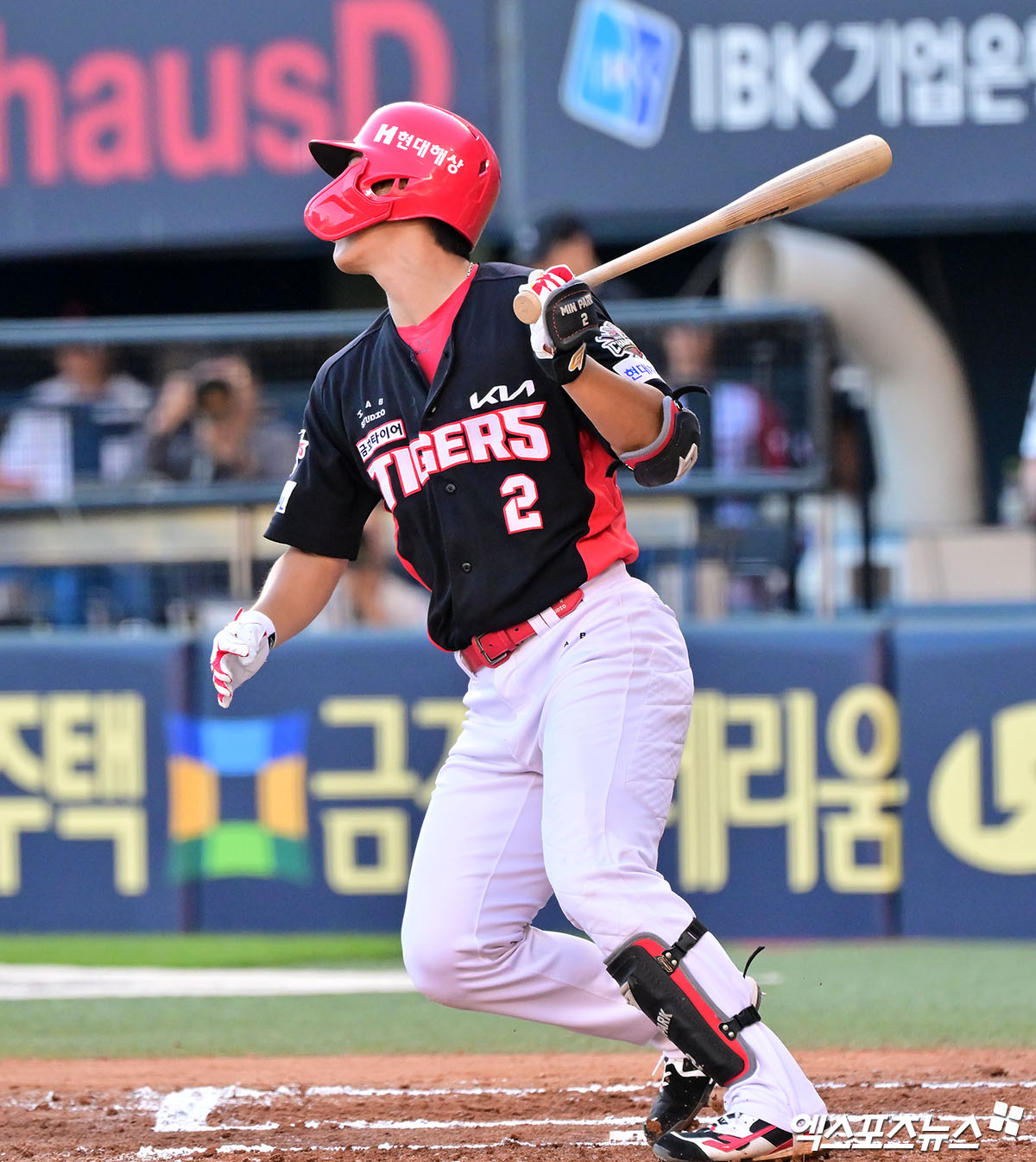 29일 오후 서울 송파구 잠실야구장에서 열린 '2025 신한 SOL Bank KBO리그' KIA 타이거즈와 LG 트윈스의 경기, 6회초 KIA 박민이 우전안타를 날리고 있다. 잠실, 김한준 기자