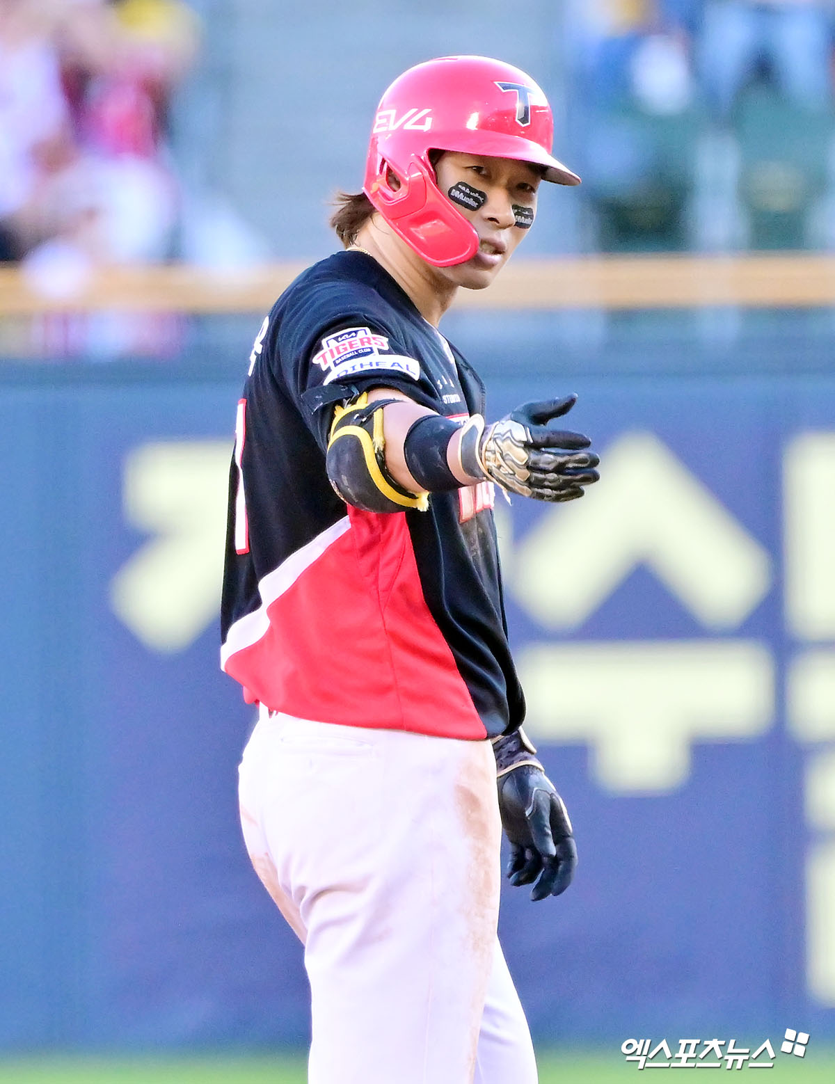 29일 오후 서울 송파구 잠실야구장에서 열린 '2025 신한 SOL Bank KBO리그' KIA 타이거즈와 LG 트윈스의 경기, 6회초 무사 1루 KIA 고종욱이 1타점 2루타를 날리고 있다. 잠실, 김한준 기자