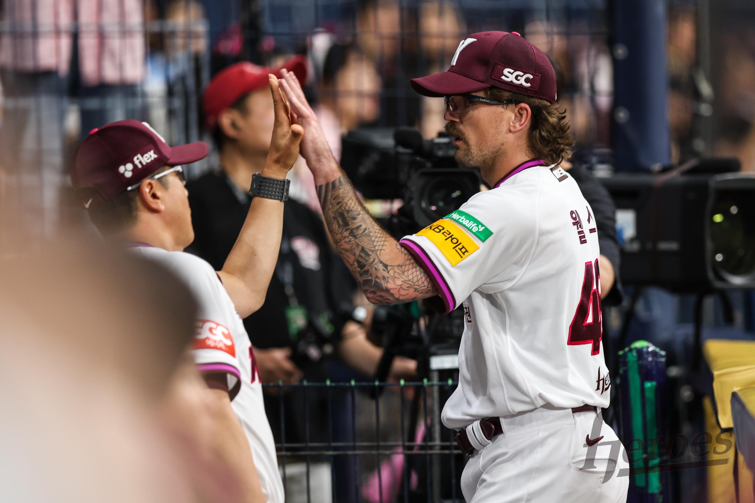 29일 오후 서울 구로구 고척스카이돔에서 열린 2025 신한 SOL Bank KBO리그 삼성 라이온즈와 키움 히어로즈의 경기, 키움 선발 라클란 웰스가 5이닝 5피안타 2사사구 2탈삼진 2실점을 기록하고 KBO리그 데뷔 첫 승을 챙겼다. 키움 히어로즈