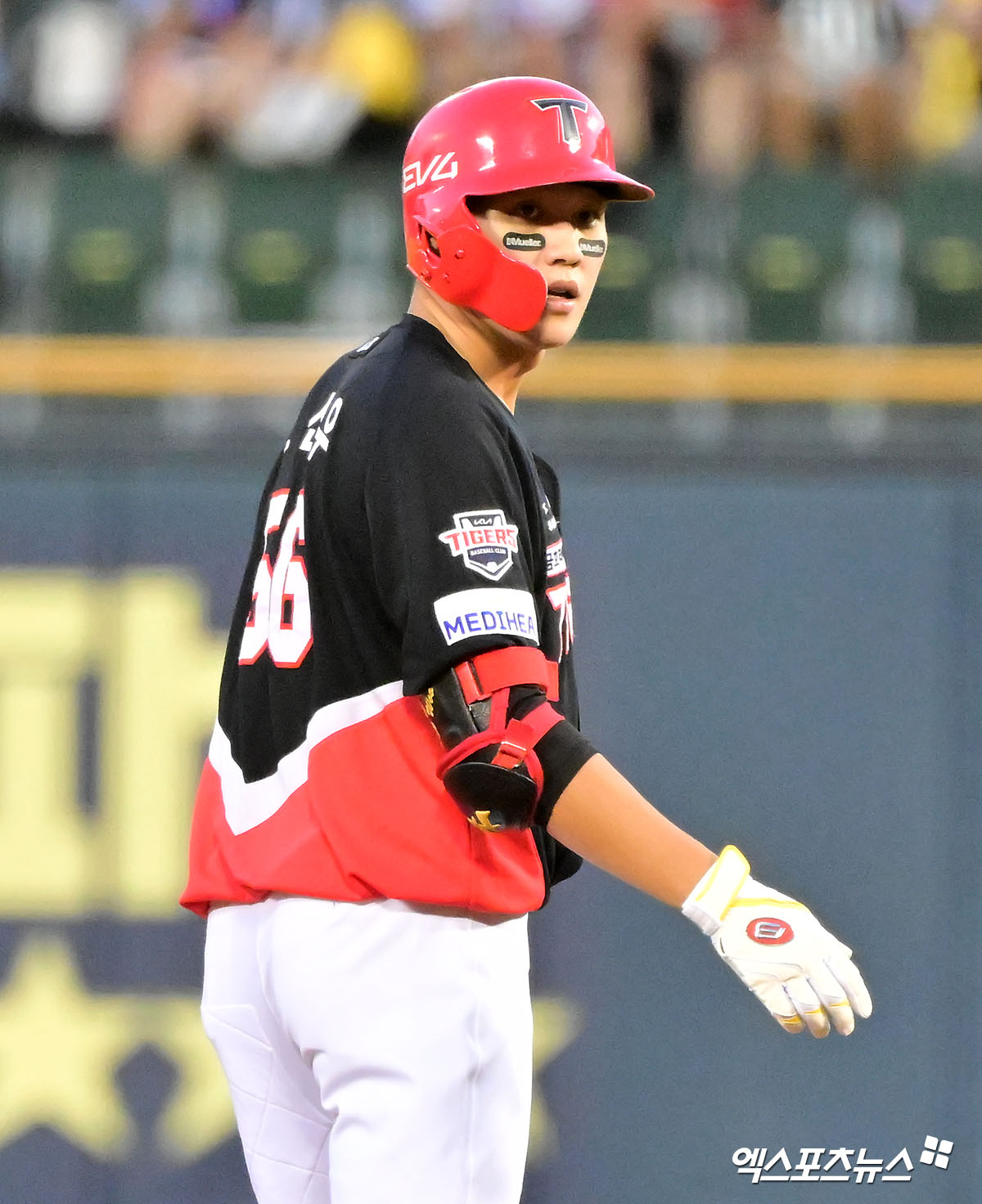 29일 오후 서울 송파구 잠실야구장에서 열린 '2025 신한 SOL Bank KBO리그' KIA 타이거즈와 LG 트윈스의 경기, 9회초 2사 1,2루 KIA 오선우가 2타점 2루타를 날리고 있다. 잠실, 김한준 기자