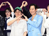 '오징어 게임3' 93개국 1위…딱지녀 케이트 블란쳇, 감독이 직접 전수한 '韓 딱지치기' [엑's 이슈]