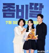 이정은-최유리-조정석 '김애용도 함께하는 가족사진'[엑's HD포토]