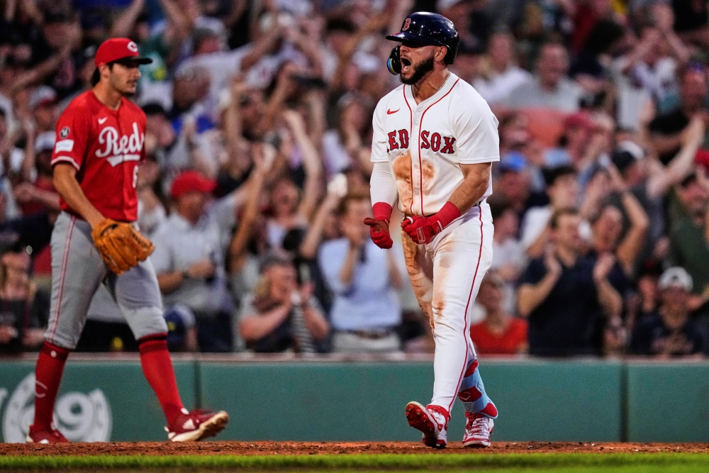 보스턴 레드삭스 윌리어 아브레우가 미국 매사추세츠주 보스턴의 펜웨이파크에서 열린 2025 미국 메이저리그(MLB) 신시내티 레즈와의 홈경기에서 5번타자 겸 우익수로 선발 출전해 5타수 2안타 5타점을 기록했다. 한 경기에 그라운드 홈런과 만루포를 모두 기록하는 진기록을 작성하기도 했다. AP 연합뉴스