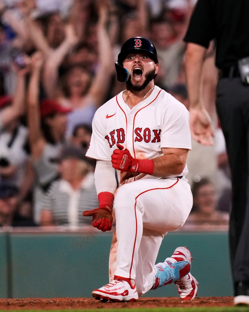 보스턴 레드삭스 윌리어 아브레우가 미국 매사추세츠주 보스턴의 펜웨이파크에서 열린 2025 미국 메이저리그(MLB) 신시내티 레즈와의 홈경기에서 5번타자 겸 우익수로 선발 출전해 5타수 2안타 5타점을 기록했다. 한 경기에 그라운드 홈런과 만루포를 모두 기록하는 진기록을 작성하기도 했다. AP 연합뉴스
