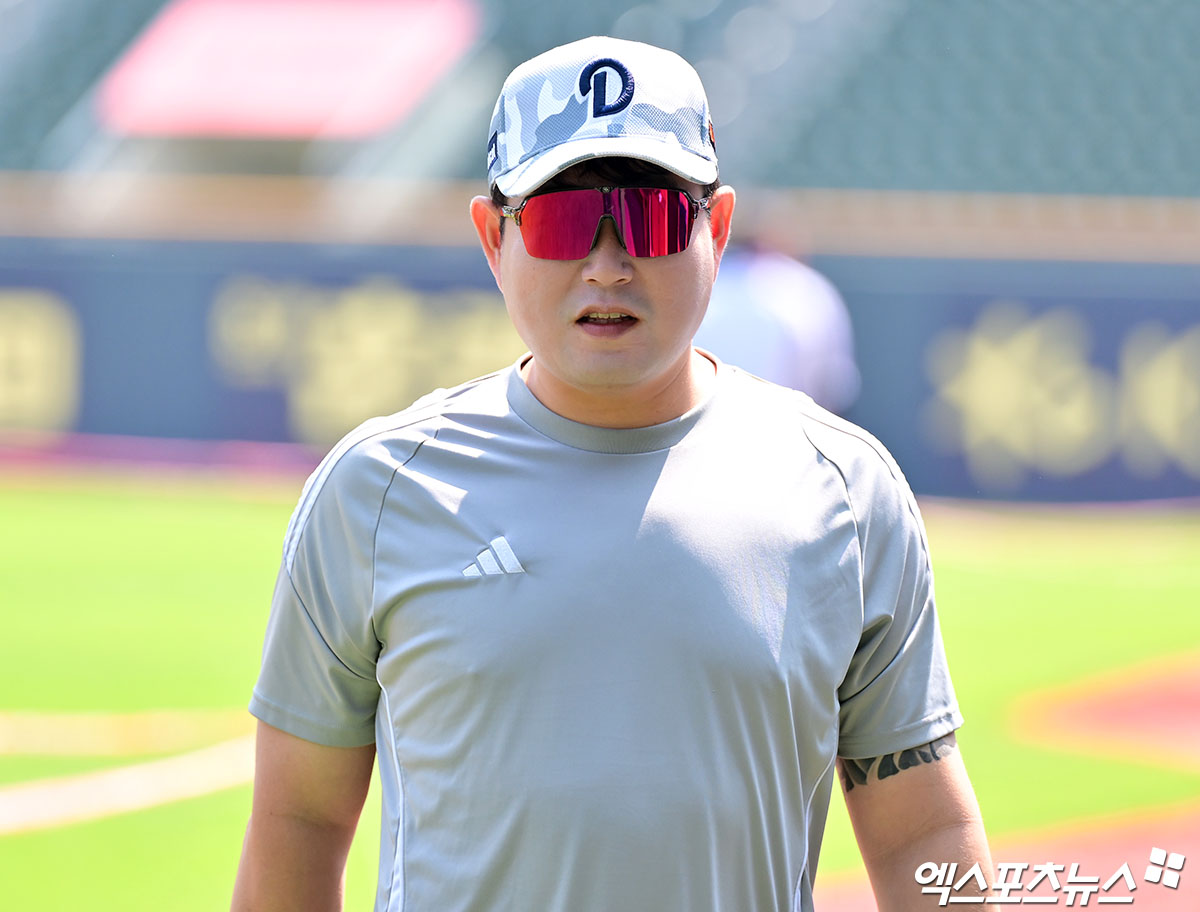 두산 베어스 포수 양의지가 서울 잠실야구장에서 경기를 앞두고 훈련에 임하고 있다. 엑스포츠뉴스 DB