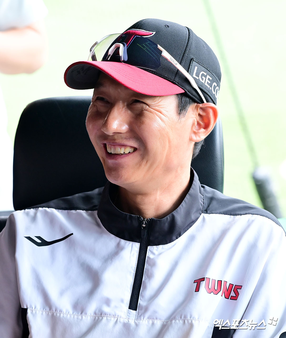 염경엽 감독이 이끄는 LG 트윈스가 1일 부산 사직야구장에서 열린 2025 신한 SOL Bank KBO리그 롯데 자이언츠와의 팀 간 6차전에서 3-2로 승리, 2연패를 끊어냈다. 사진 엑스포츠뉴스 DB