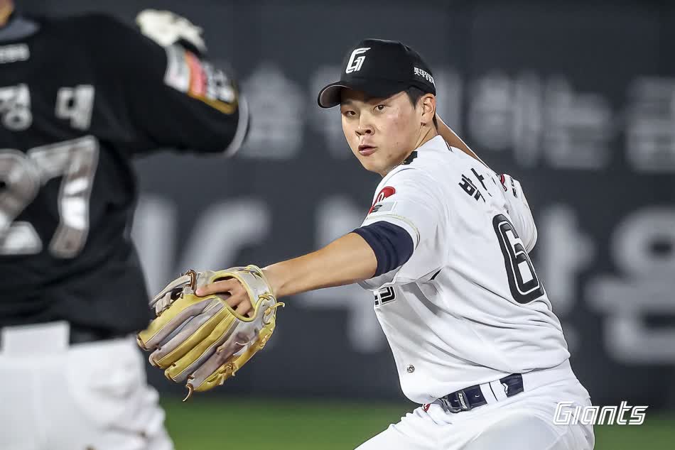 롯데 자이언츠 내야수 박찬형이 2일 부산 사직야구장에서 열리는 2025 신한 SOL Bank KBO리그 LG 트윈스와의 팀 간 7차전에 2번타자 겸 2루수로 선발 출전한다. 사진 롯데 자이언츠