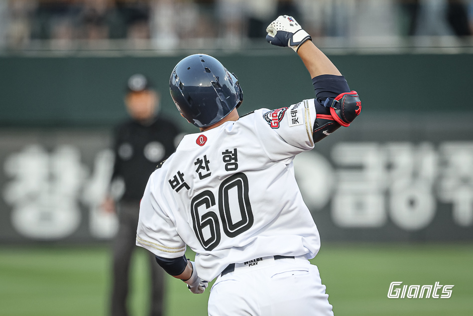 롯데 자이언츠 내야수 박찬형이 2일 부산 사직야구장에서 열리는 2025 신한 SOL Bank KBO리그 LG 트윈스와의 팀 간 7차전에 2번타자 겸 2루수로 선발 출전한다. 사진 롯데 자이언츠