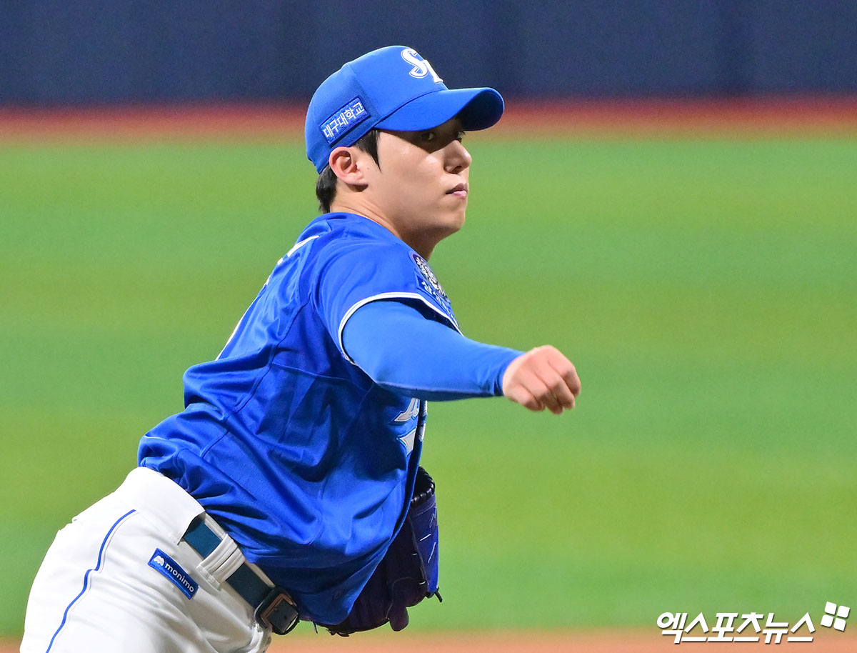 20일 오후 서울 구로구 고척스카이돔에서 열린 '2025 신한 SOL Bank KBO리그' 삼성 라이온즈와 키움 히어로즈의 경기, 1회말 삼성 선발투수 원태인이 공을 힘차게 던지고 있다. 엑스포츠뉴스 DB