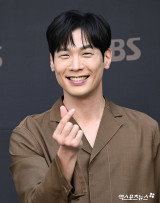 Actor Choi Daniel Reveals Shocking First Love Story on 'The Great Guide 2'
