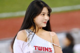 김이서, 돌아온 '맥심 완판녀'…클로즈업 영상에 팬들 '광분'   