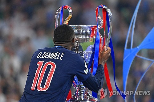 프랑스 매체 '레키프'가 3일(한국시간) 우스망 뎀벨레가 2024-2025시즌 발롱도르 수상 유력 후보라는 미국 스포츠 전문지 '스포츠 일러스트레이티드(SI)'의 보도를 인용해 보도했다. 연합뉴스