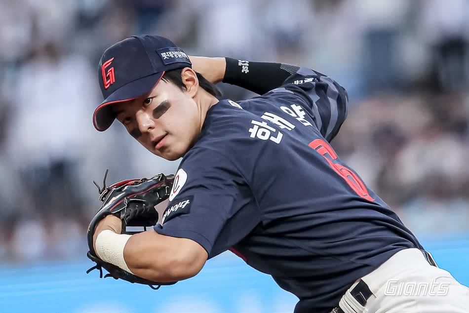 롯데 자이언츠 내야수 한태양이 3일 부산 사직야구장에서 열린 2025 신한 SOL Bank KBO리그 LG 트윈스와의 팀 간 8차전에 프로 데뷔 후 처음으로 1번타자로 선발출전했다. 사진 롯데 자이언츠