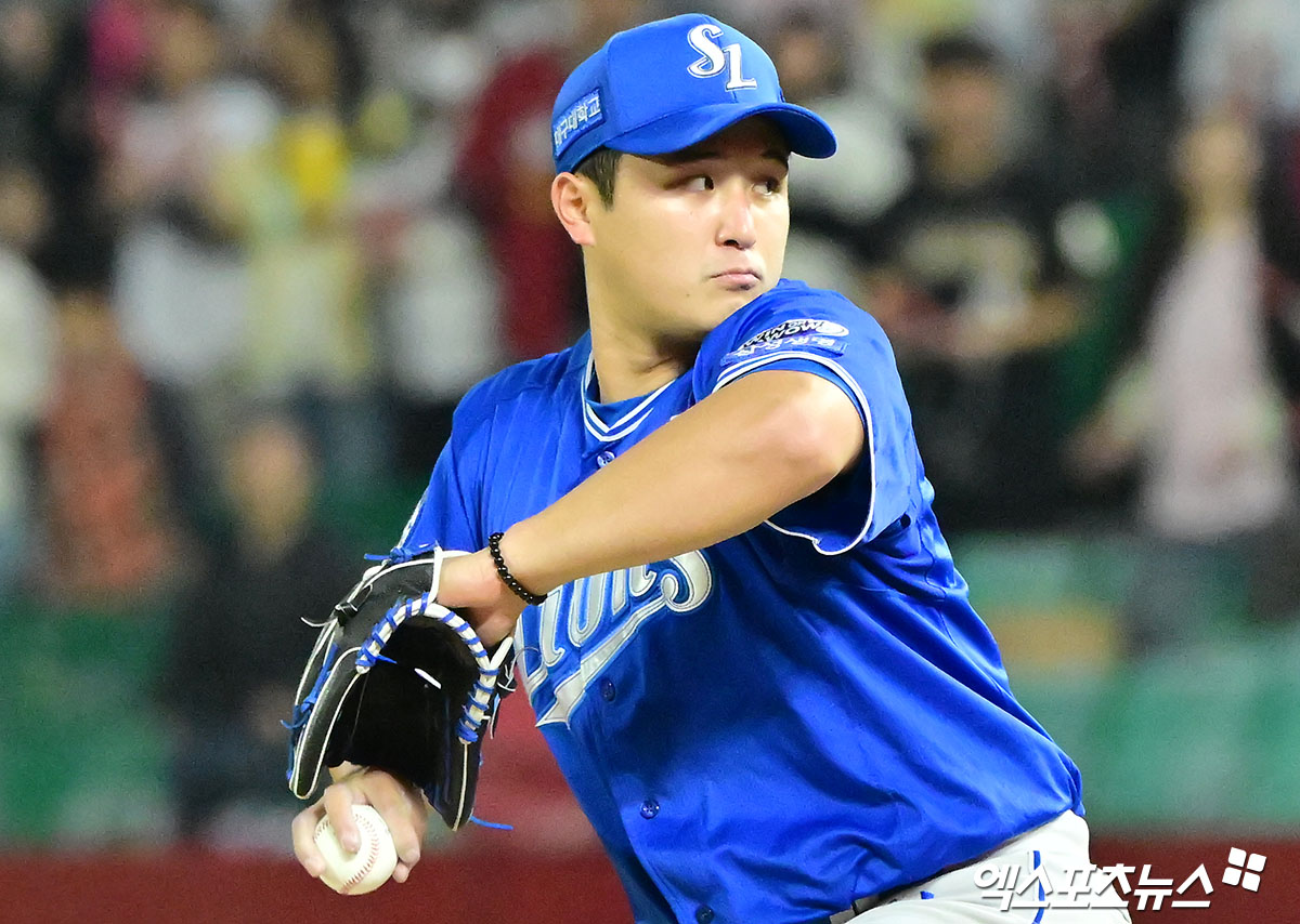 29일 오후 인천SSG랜더스필드에서 열린 '2025 신한 SOL Bank KBO리그' 삼성 라이온즈와 SSG 랜더스의 경기, 7회말 삼성 최원태가 공을 힘차게 던지고 있다. 엑스포츠뉴스 DB