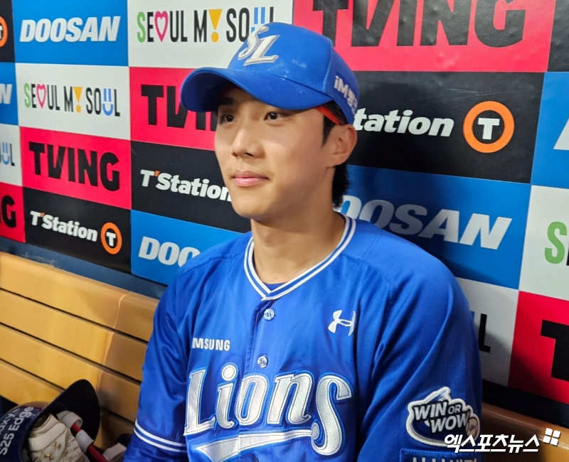 3일 오후 서울 잠실야구장에서 열린 '2025 신한 SOL Bank KBO리그' 삼성 라이온즈와 두산 베어스의 경기, 삼성이 9회초에만 5득점하면서 두산을 6:3으로 제압했다. 경기 후 삼성 이재현이 취재진과 인터뷰에 임하고 있다. 잠실, 유준상 기자