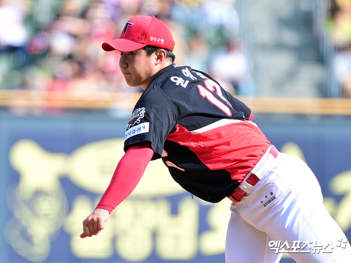 KIA 타이거즈 외국인 투수 아담 올러가 2025 신한 SOL 뱅크 KBO 올스타전 무대에 부상을 사유로 불참한다. KIA 이범호 감독은 올러 대신 윤영철을 올스타전 대체 참가 선수로 발탁했다. 엑스포츠뉴스 DB