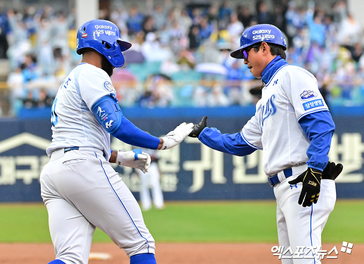 지난 4월 5일 오후 대구삼성라이온즈파크에서 열린 '2025 신한 SOL Bank KBO리그' 한화 이글스와 삼성 라이온즈의 경기, 6회말 삼성 디아즈가 솔로 홈런을 날린 후 그라운드를 돌고 있다. 엑스포츠뉴스 DB