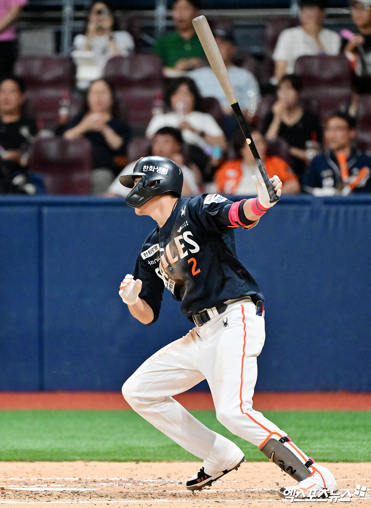 4일 오후 서울 구로구 고척스카이돔에서 열린 '2025 신한 SOL Bank KBO리그' 한화 이글스와 키움 히어로즈의 경기, 5회초 한화 심우준이 우전안타를 날리고 있다. 고척, 김한준 기자