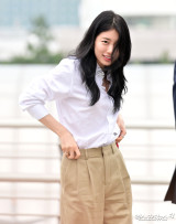 수지 '옷매무새 정리하며'[엑's HD포토]