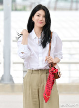 수지 '아침 출국에도 화사함'[엑's HD포토]