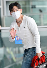 BTS's V Stuns with Retro Chic Style at Incheon Airport Departure