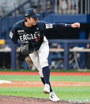 김범수 ‘8회말 등판’[포토]