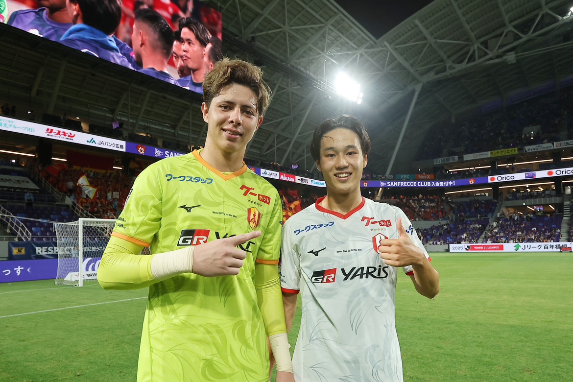 일본 매체 '스포니치'가 지난 4일 동아시안컵에 출전하는 일본 축구 국가대표팀에 19세 골키퍼 피사노 알렉산드르 코후유 호리오가 발탁돼 A매치 데뷔를 노린다고 보도했다.   일본축구협회는 지난 3일 공식 홈페이지를 통해 다가오는 동아시안컵에 출전할 모리야스 하지메 감독이 이끄는 일본 축구 국가대표팀 26인 명단을 발표했다. 나고야