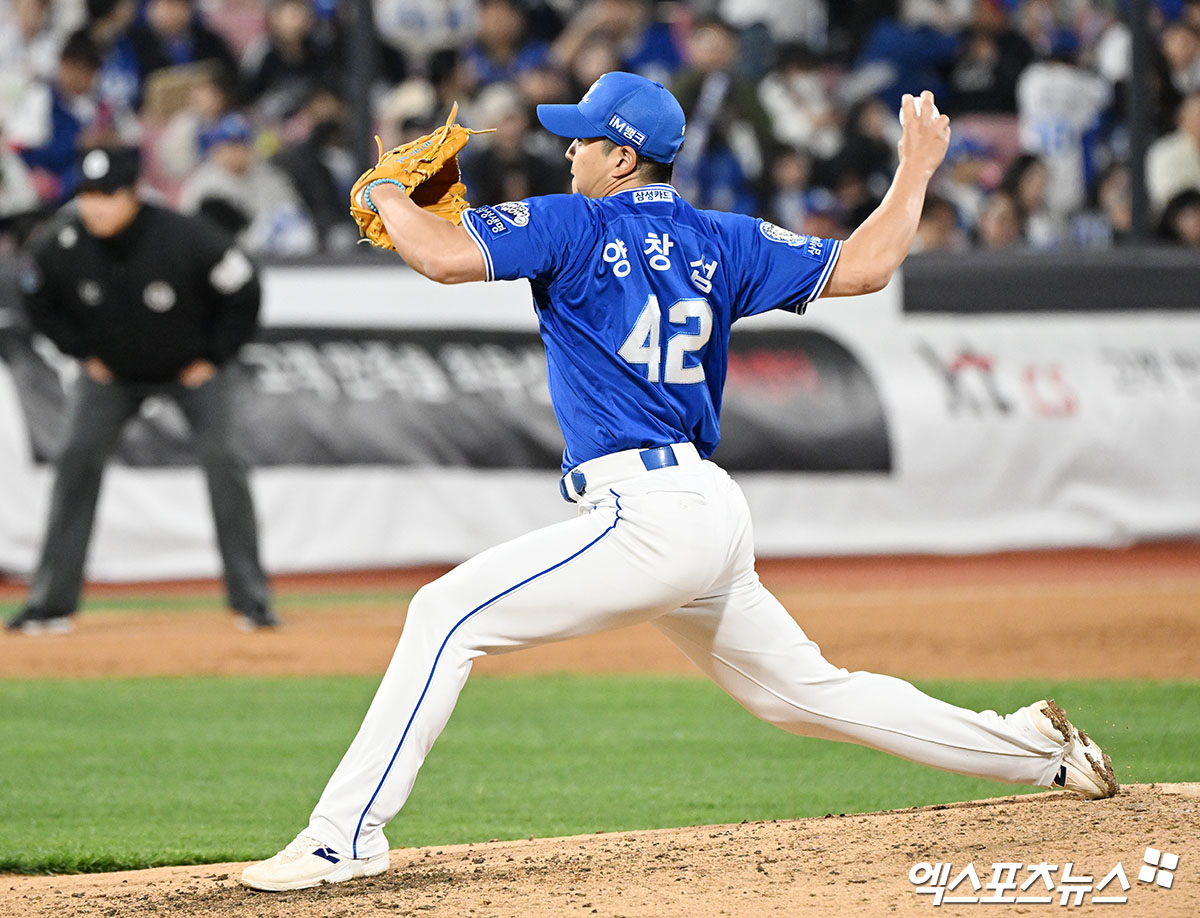 지난 4월 11일 오후 수원KT위즈파크에서 열린 2025 신한 SOL Bank KBO리그 삼성 라이온즈와 KT 위즈의 경기, 6회말 2사 1,3루 삼성 양창섭이 공을 힘차게 던지고 있다. 엑스포츠뉴스 DB