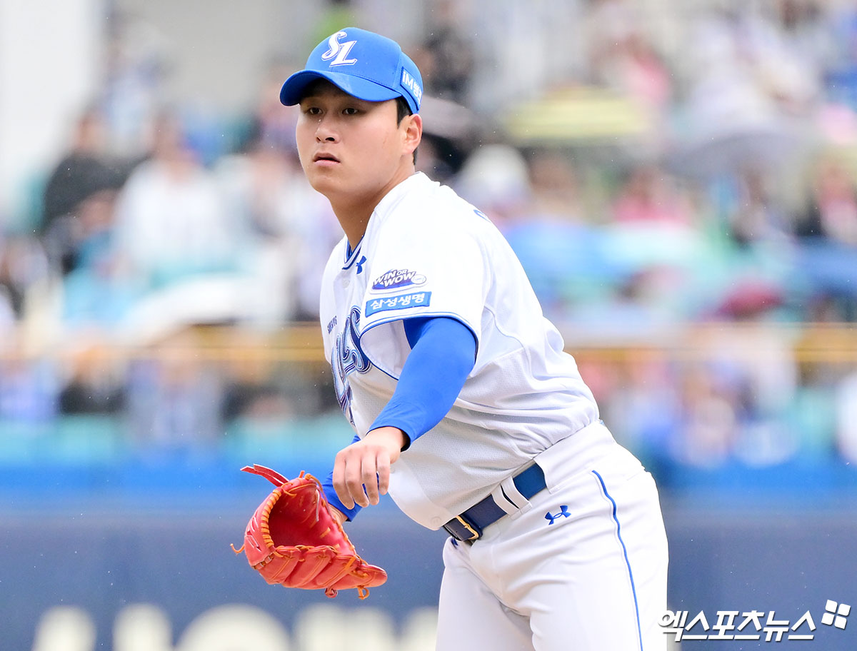 지난 4월 5일 오후 대구삼성라이온즈파크에서 열린 2025 신한 SOL Bank KBO리그 한화 이글스와 삼성 라이온즈의 경기, 1회초 삼성 선발투수 이승현이 공을 힘차게 던지고 있다. 엑스포츠뉴스 DB