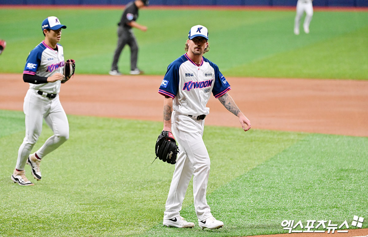 키움 히어로즈 외국인 투수 버클란 웰스가 5일 서울 고척스카이돔에서 열린 2025 신한 SOL Bank KBO리그 한화 이글스와의 팀 간 9차전에서 6이닝 2실점으로 호투했다. 사진 김한준 기자