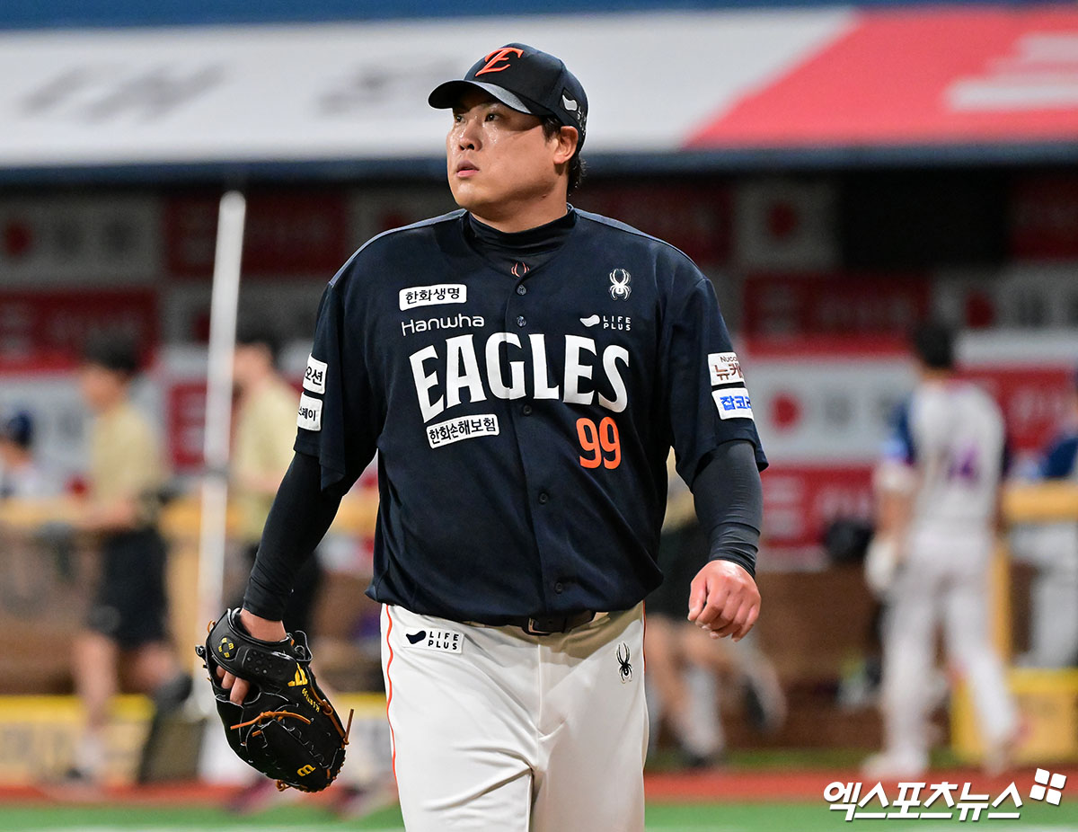 한화 이글스 투수 류현진이 5일 서울 고척스카이돔에서 열린 2025 신한 SOL Bank KBO리그 키움 히어로즈와의 팀 간 9차전에 선발등판, 5이닝 3실점을 기록했다. 사진 김한준 기자