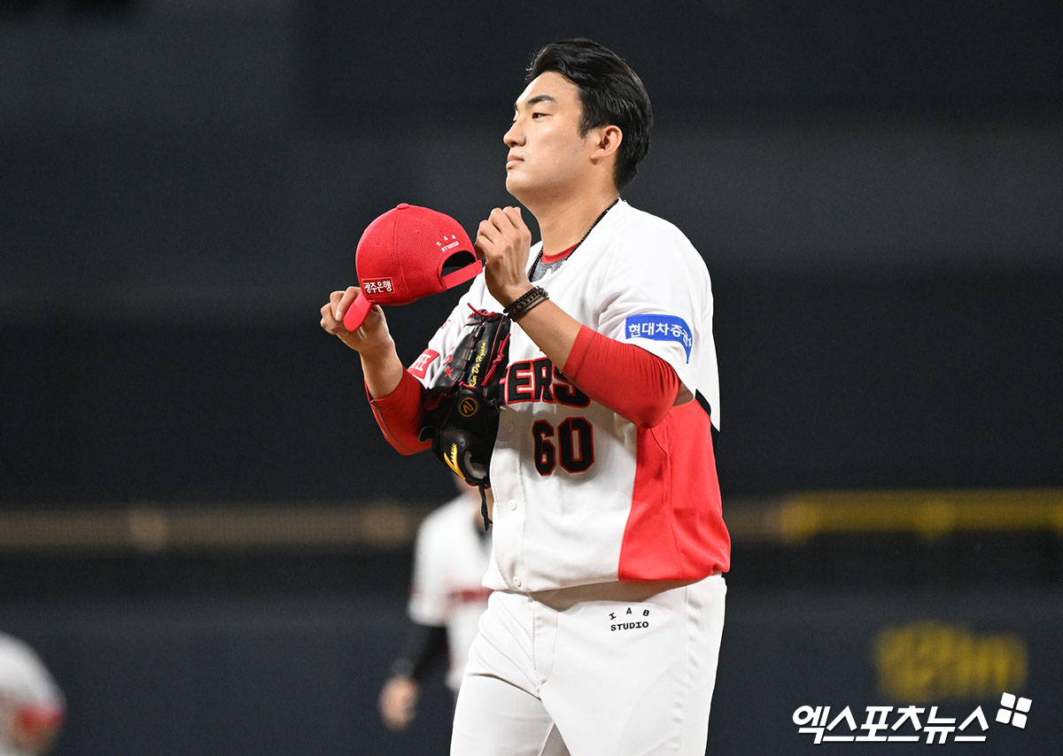 5일 오후 광주-KIA챔피언스필드에서 열린 '2025 신한 SOL Bank KBO리그' 롯데 자이언츠와 KIA 타이거즈의 경기, KIA가 13:0으로 승리하면서 단독 2위로 도약했다. KIA 선발 김도현은 7이닝 3피안타 2사사구 1탈삼진 무실점을 기록하면서 시즌 4승째를 올렸다. 엑스포츠뉴스 DB