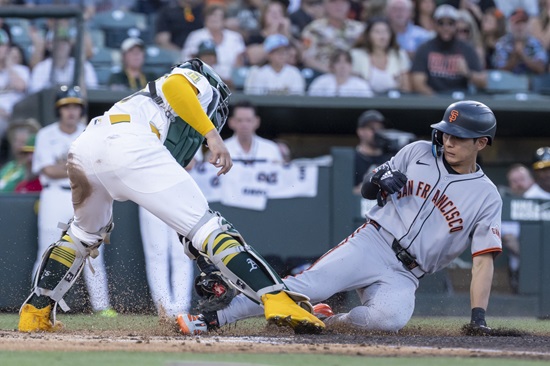 샌프란시스코 자이언츠 이정후가 6일(한국시간) 미국 캘리포니아주 새크라멘토의 수터 헬스 파크에서 열린 2025 미국 메이저리그(MLB) 애슬레틱스와의 원정경기에 5번타자 겸 중견수로 선발 출전, 5타수 1안타 1득점을 기록했다. 연합뉴스