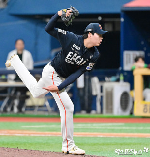 8회말 등판한 조동욱[포토]