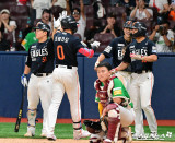 '노태우 정권 이후 최초' 한화 전반기 1위 확정!…'대포 4방 쾅쾅쾅쾅' 키움 원정 10-1 대승+싹쓸이 달성 [고척:스코어] 