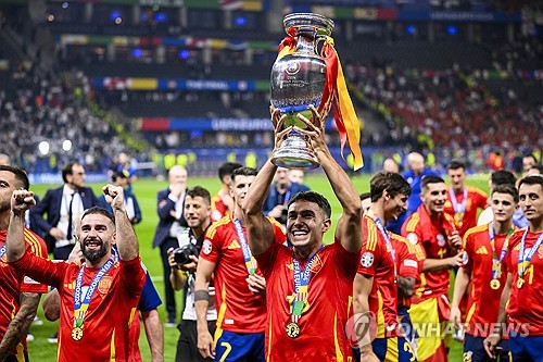 아스널이 6일(한국시간) 공식 홈페이지를 통해 스페인 국가대표 미드필더 마르틴 수비멘디를 장기 계약으로 영입했다고 발표했다. 연합뉴스