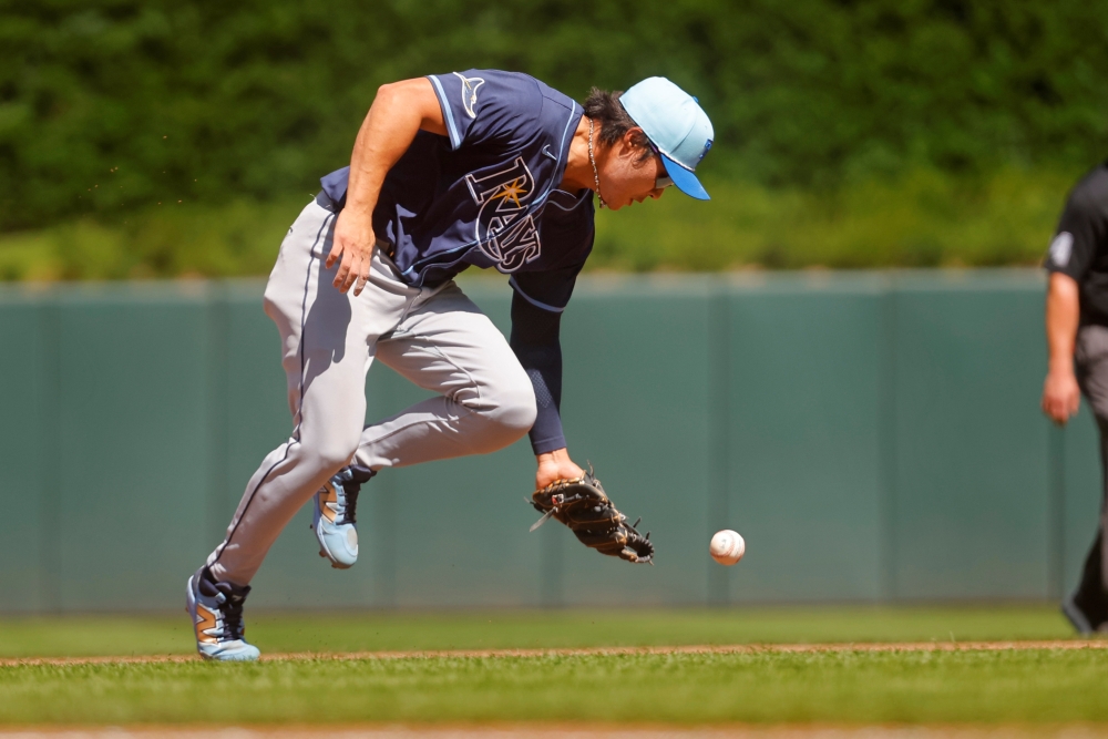 탬파베이 레이스 김하성은 미국 미네소타주 미니애폴리스의 타깃필드에서 열린 2025 미국 메이저리그(MLB) 미네소타 트윈스와의 원정경기에 7번타자 겸 유격수로 선발 출전했으나 7회초 3루 도루를 시도하다가 다리 쪽에 불편함을 느끼면서 7회말 테일러 월스와 교체됐다. AP연합뉴스
