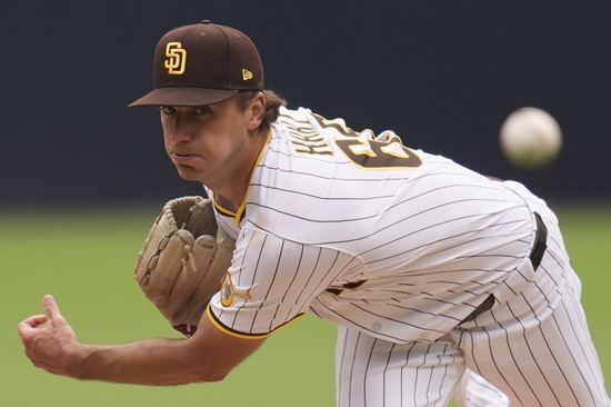 샌디에이고 파드리스 카일 하트가  7일(한국시간) 미국 캘리포니아주 샌디에이고의 펫코 파크에서 열린 2025 메이저리그(MLB) 텍사스 레인저스와 홈 경기에 팀의 두 번째 투수로 등판해 3⅔이닝 퍼펙트 피칭을 펼쳤다. 연합뉴스