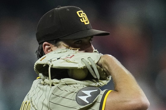 샌디에이고 파드리스 카일 하트가  7일(한국시간) 미국 캘리포니아주 샌디에이고의 펫코 파크에서 열린 2025 메이저리그(MLB) 텍사스 레인저스와 홈 경기에 팀의 두 번째 투수로 등판해 3⅔이닝 퍼펙트 피칭을 펼쳤다. 연합뉴스