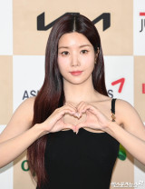 권은비, 대표작은 '워터밤'…논란 뜨거워도 실속은 '확실'[엑's 이슈]