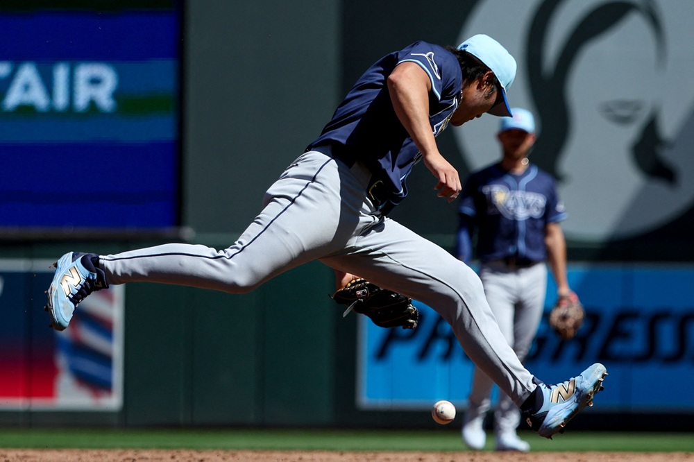 탬파베이 레이스 내야수 김하성이 지난 5일 미네소타 트윈스전에서 부상 복귀전을 치르며 수비에 임하고 있다. AFP 연합뉴스