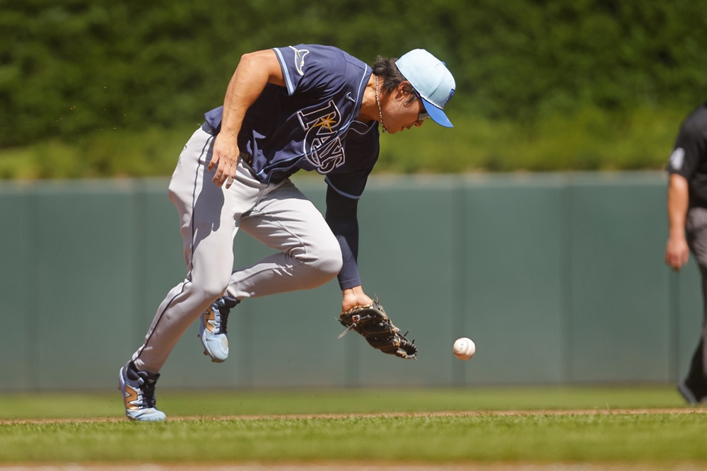 탬파베이 레이스 내야수 김하성이 지난 5일 미네소타 트윈스전에서 부상 복귀전을 치르며 수비에 임하고 있다. AP 연합뉴스