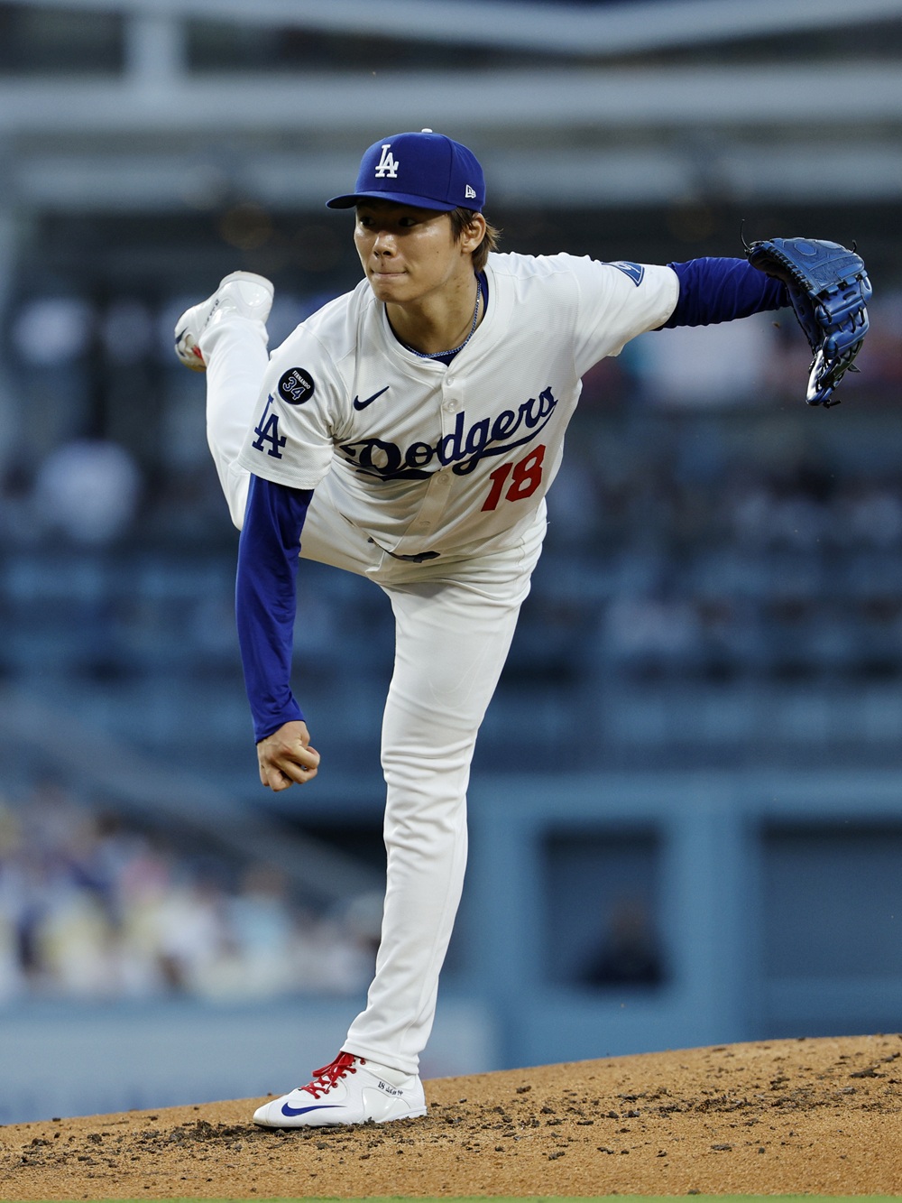 LA 다저스 선발투수 야마모토 요시노부가 올해 미국 메이저리그 정규시즌 경기에 선발 등판해 역투하고 있다. 야마모토는 8일 밀워키 브루어스전에서 1회를 마치지 못한 채 강판당했다. AP 연합뉴스