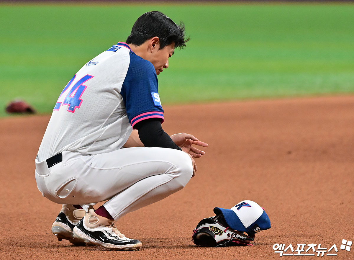 송성문은 9일 잠실 LG전에서 자신이 갖고 있던 KBO리그 연속 도루 성공 최다 기록이 중단됐다. 이날 1회 리드오프로 나서 안타를 치고 1루 주자가 된 송성문은 이후 2루 도루를 시도했다. 처음엔 세이프판정이 나왔으나 비디오판독 끝에 아웃으로 번복됐다. 송성문은 지난 5월 28일 KIA 타이거즈전 30연속 도루에 성공하며 종전 KBO리그 역대 연속 도루 성공 기록이었던 이종범 전 KT 위즈 코치의 29연속 도루 성공 기록을 갈아치웠다. 이후 4개의 도루를 추가했다. 엑스포츠뉴스DB